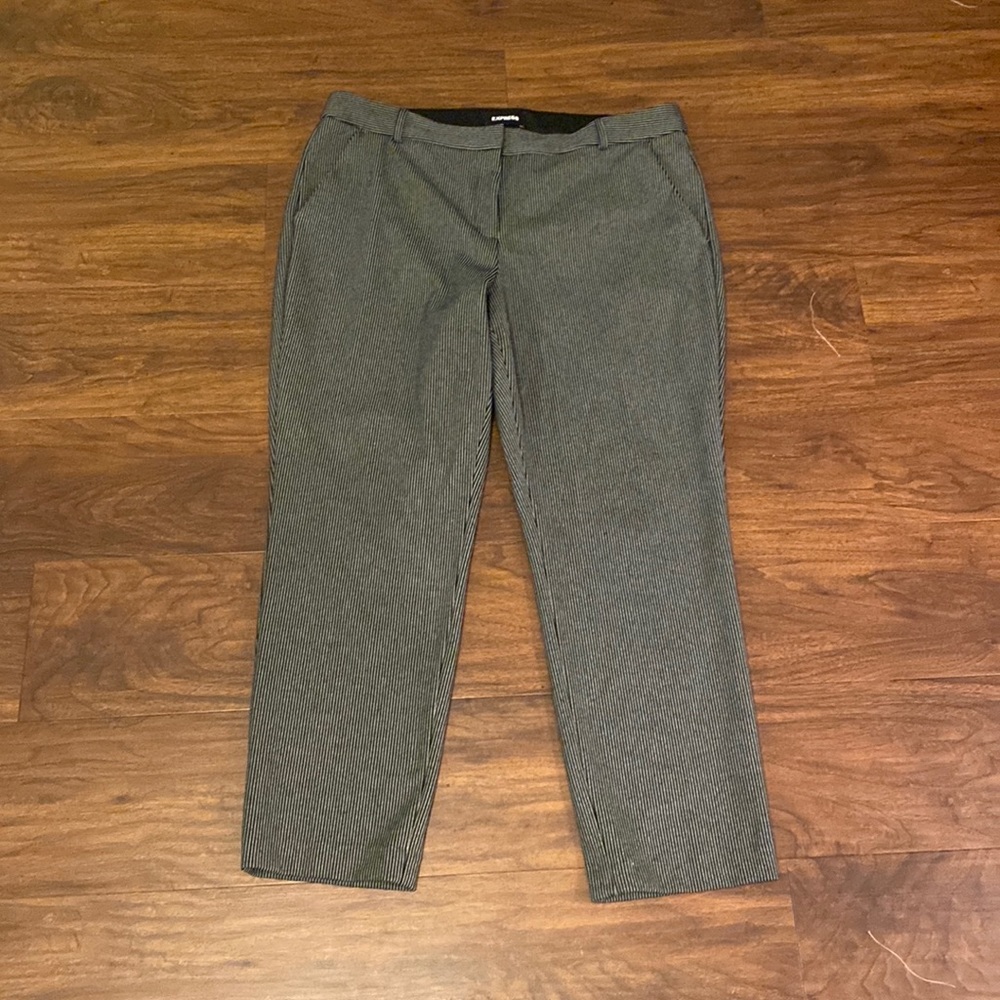 Express Black and White pinstripe Columnist dress pants. Size 14R